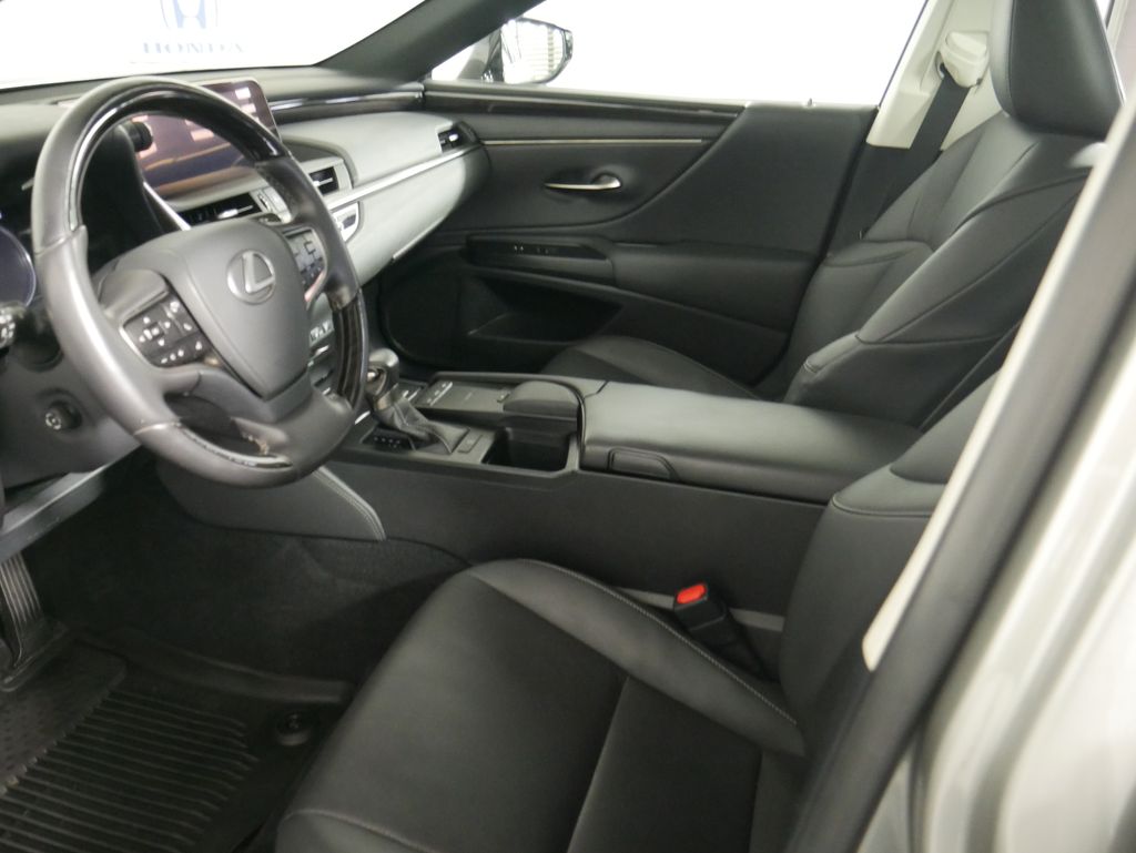 Thumbnail: 2021 Lexus ES - 15