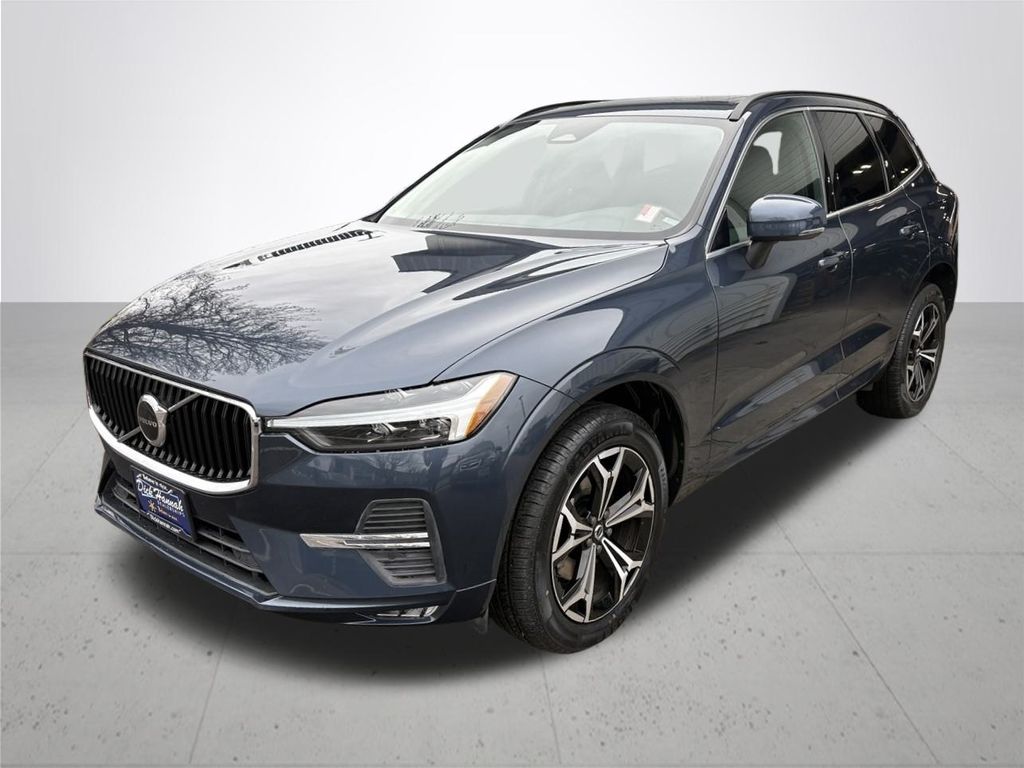 2022 Volvo XC60 B5 Momentum