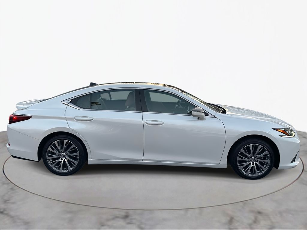 Thumbnail: 2021 Lexus ES - 6