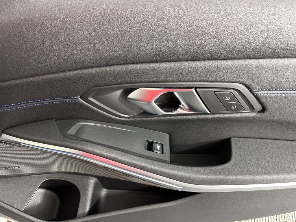 Thumbnail: 2024 BMW 3 Series - 21