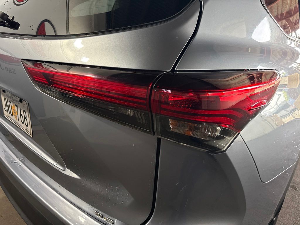 Thumbnail: 2021 Toyota Highlander - 16