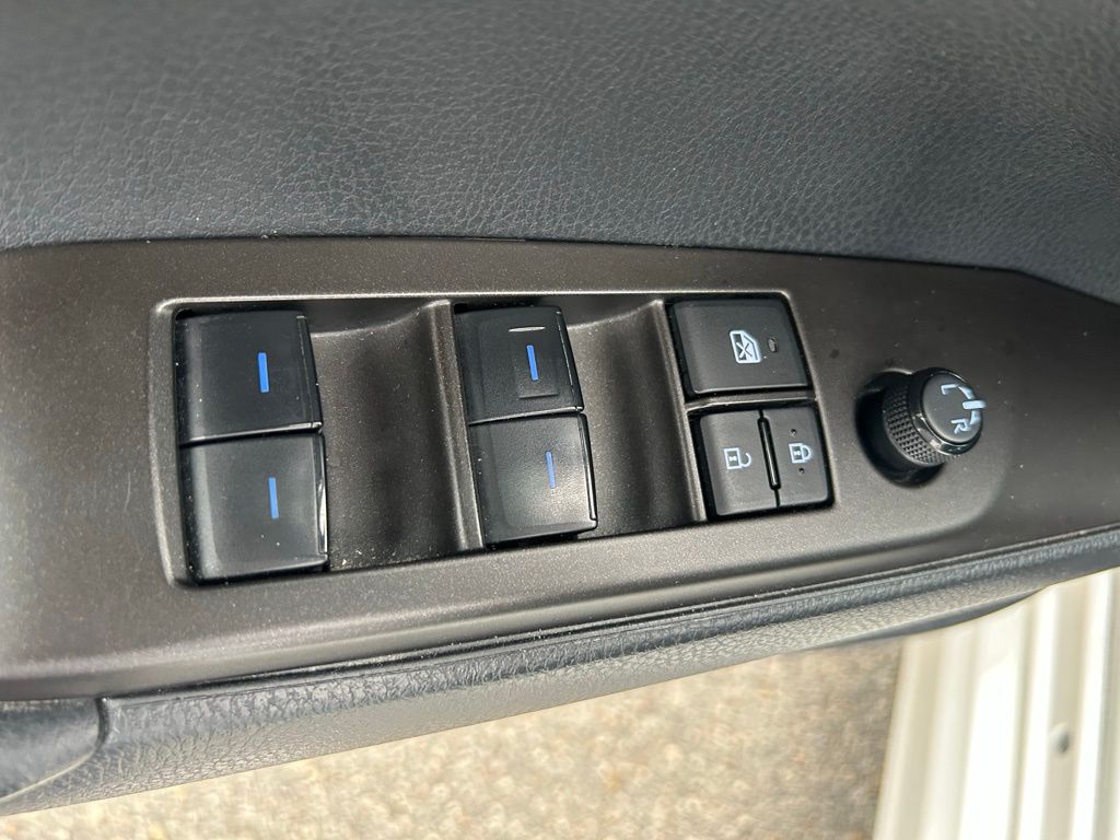 Thumbnail: 2023 Toyota Camry - 17