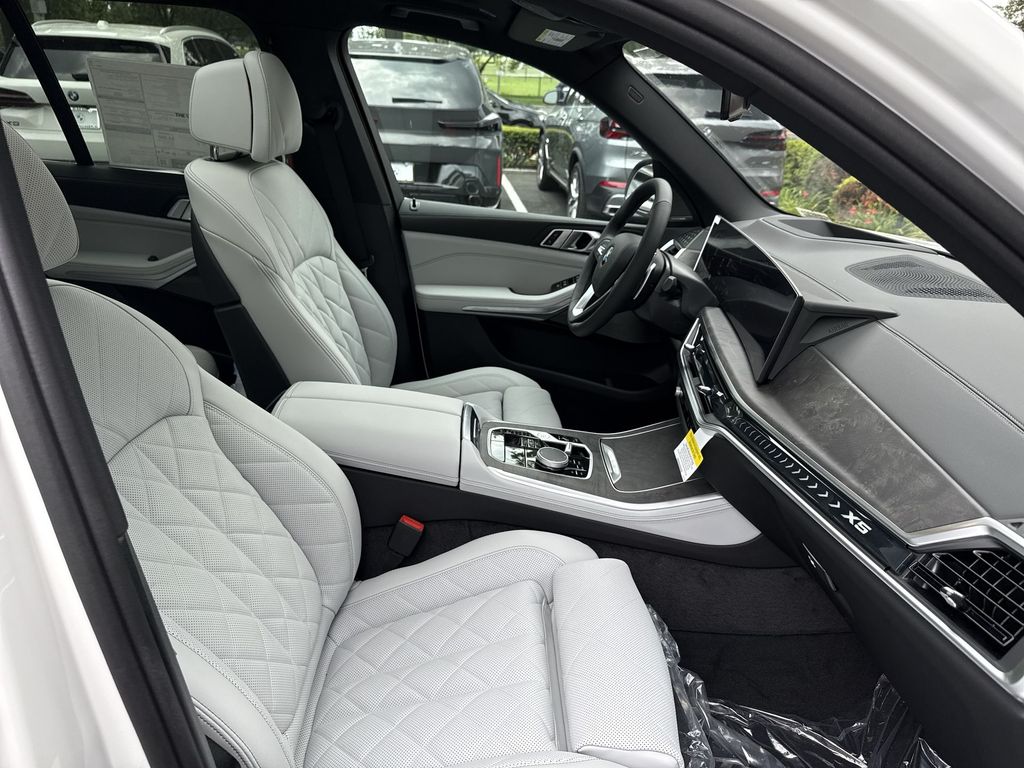 Thumbnail: 2026 BMW X5 - 25