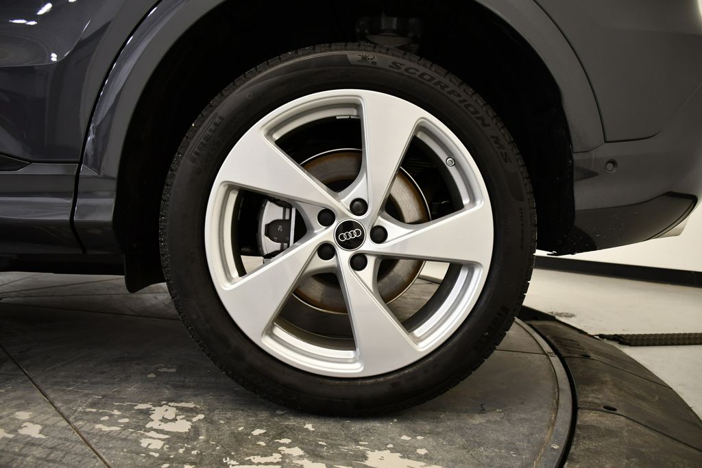 Thumbnail: 2025 Audi Q5 - 14