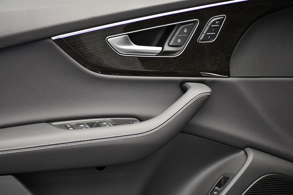 Thumbnail: 2026 Audi Q7 - 32