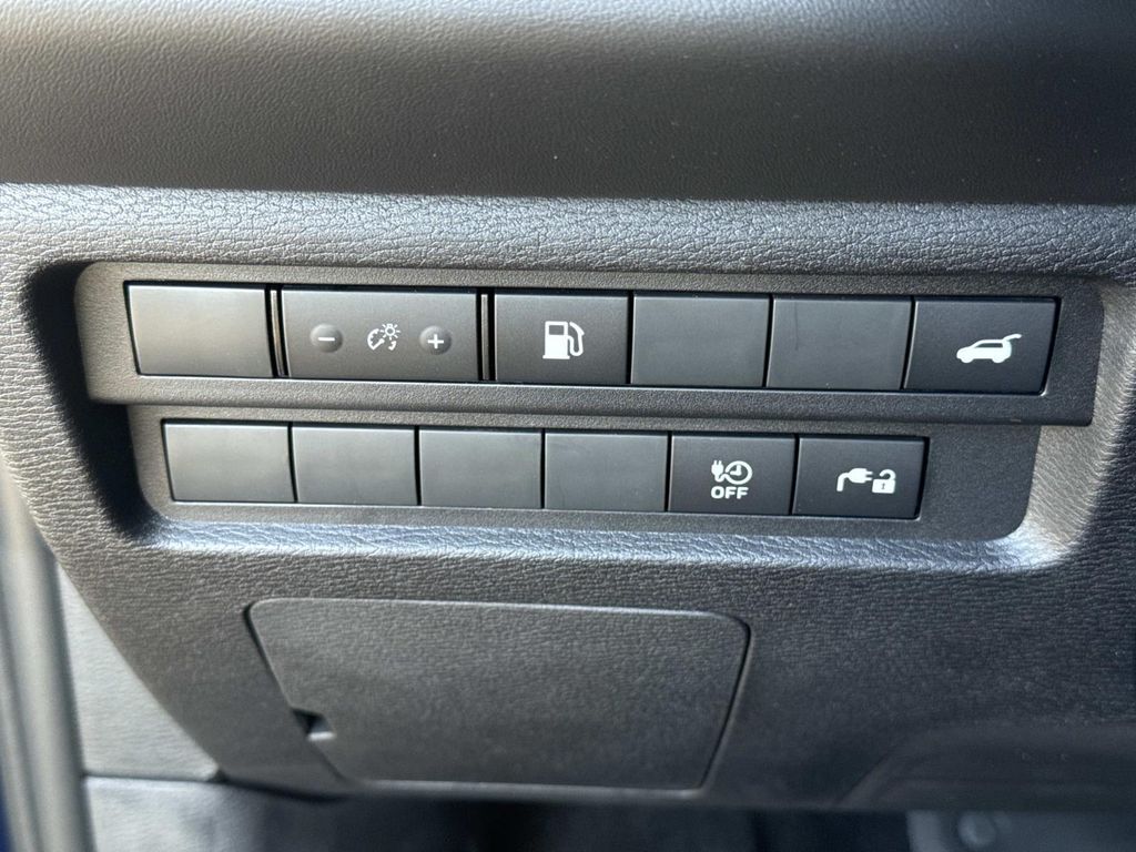 2025 Mitsubishi Outlander Plug-in Hybrid SE - Photo 39