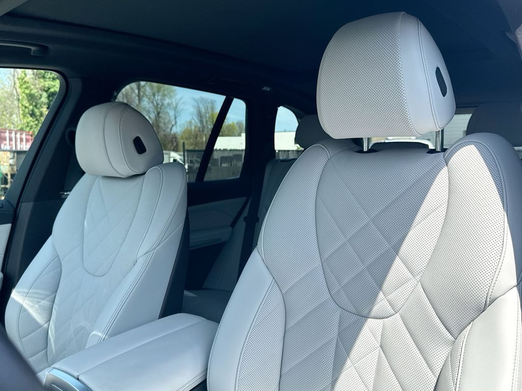 2025 BMW X5 xDrive40i 11