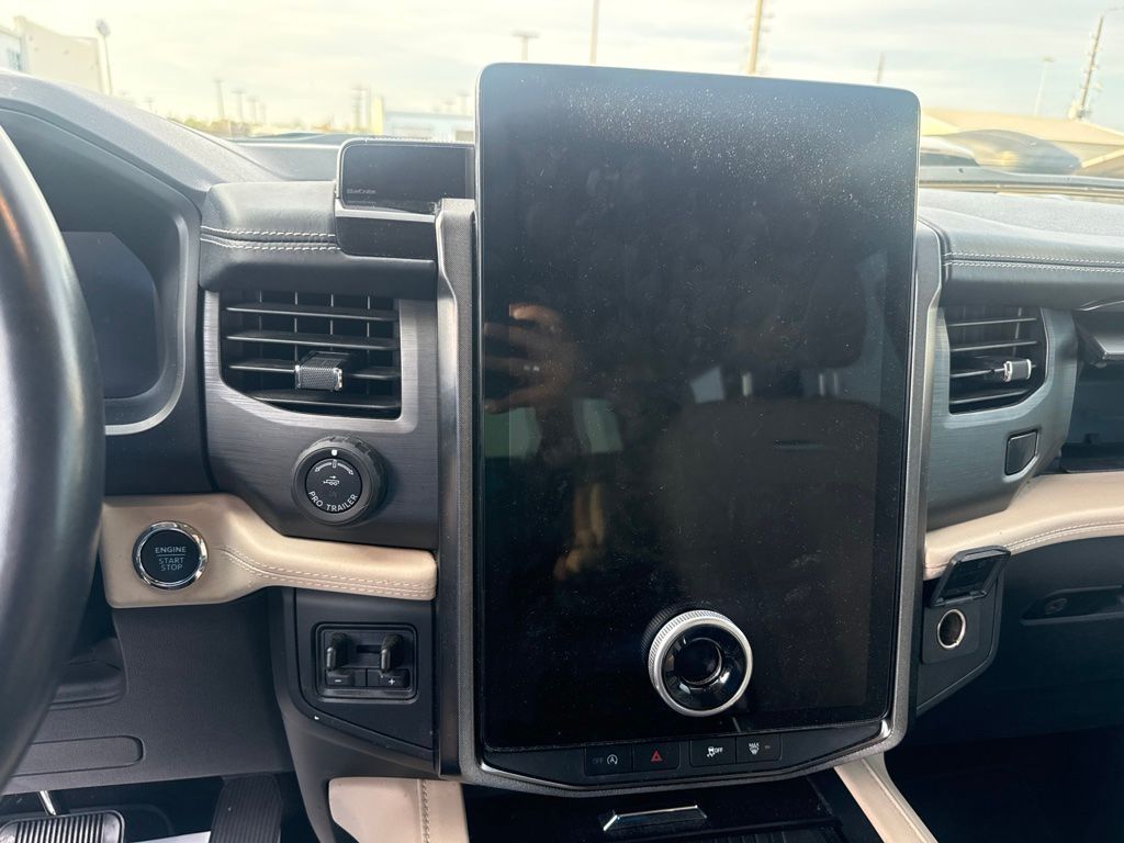 2023 Ford Expedition Platinum White at Legacy Ford