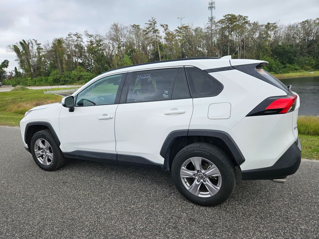 2022 Toyota RAV4 XLE 3