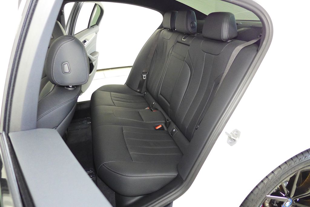 Thumbnail: 2023 BMW 5 Series - 20