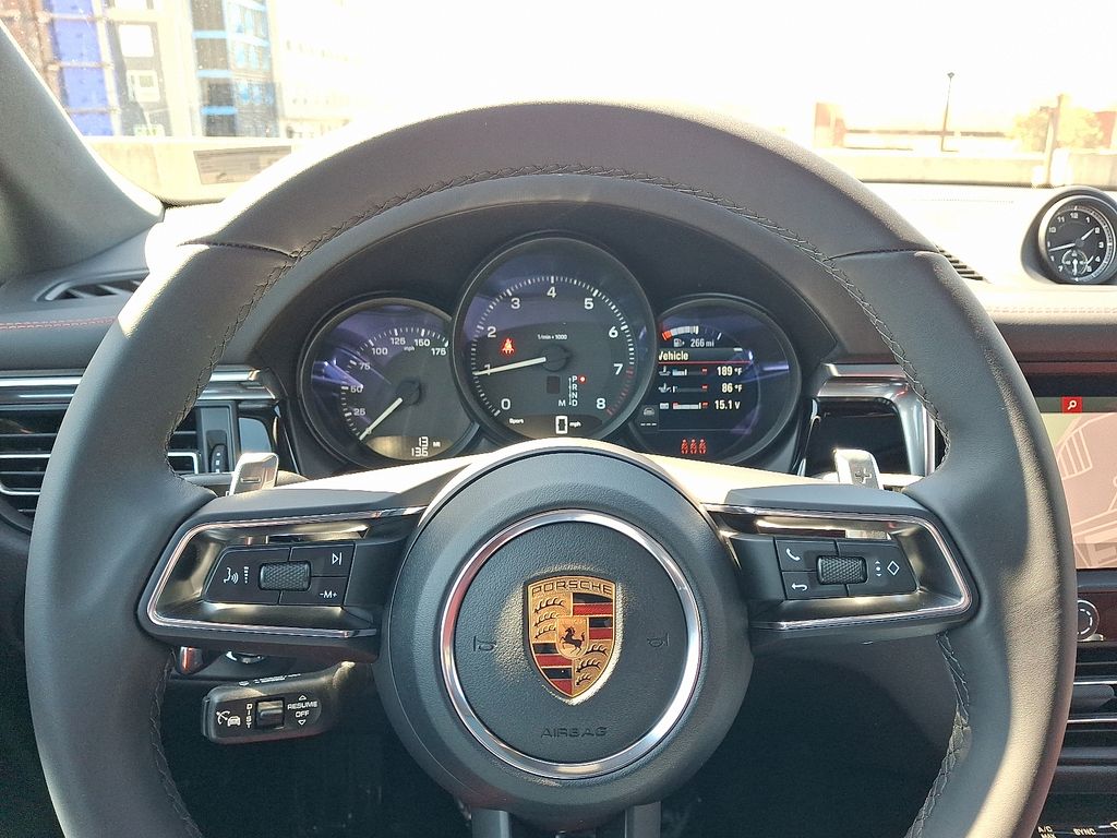 Thumbnail: 2026 Porsche Macan - 21