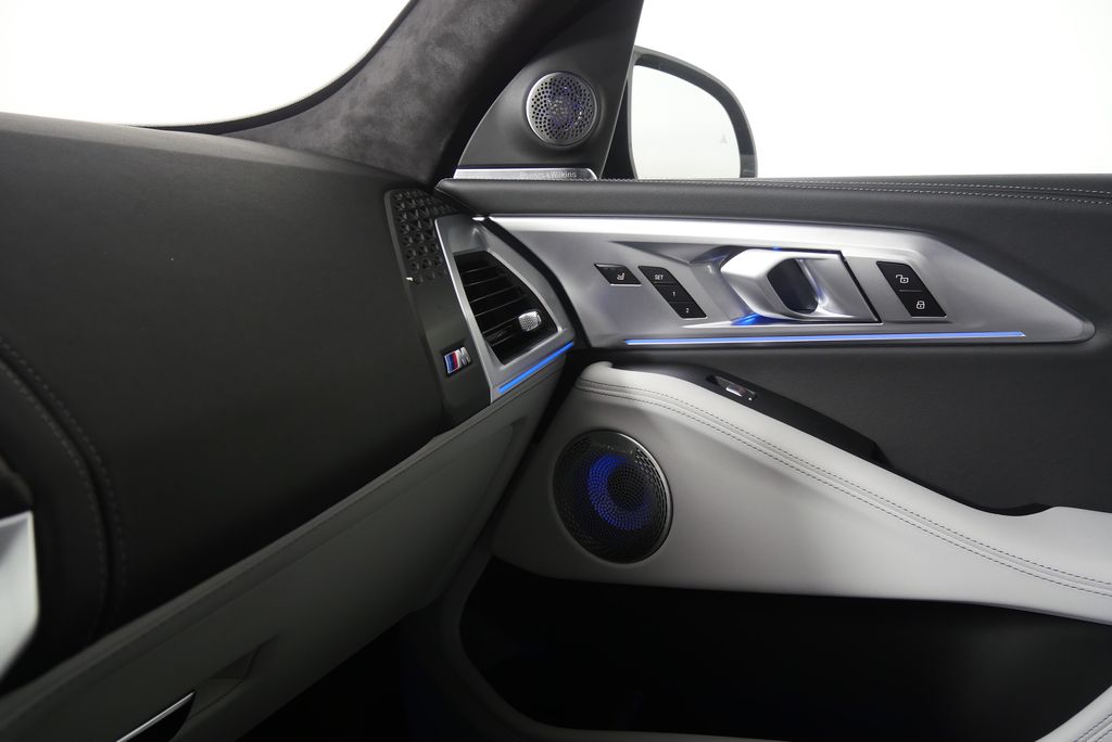 Thumbnail: 2026 BMW XM - 29