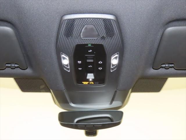 Thumbnail: 2025 Porsche Macan - 31