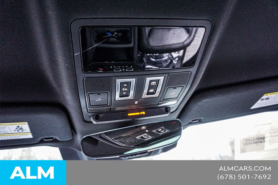 Used 2023 Gray Land Rover X-Dynamic SE image 33