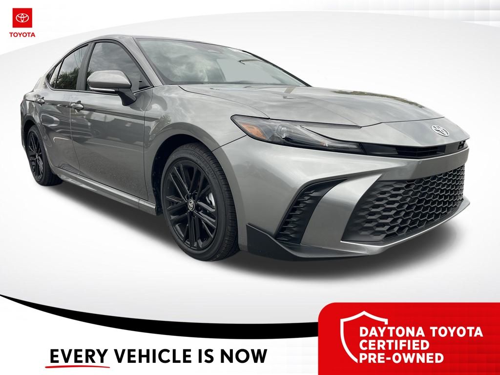 2026 Toyota Camry SE Hybrid's photo
