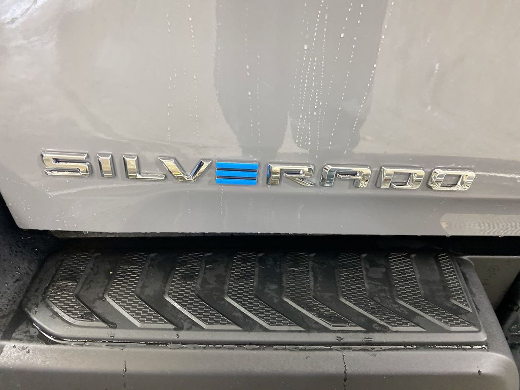 2025 Chevrolet Silverado EV  31