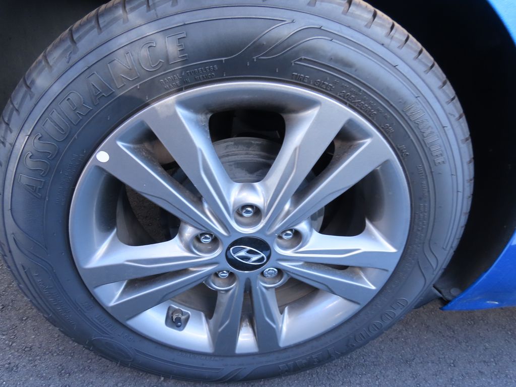 Thumbnail: 2017 Hyundai Elantra - 17