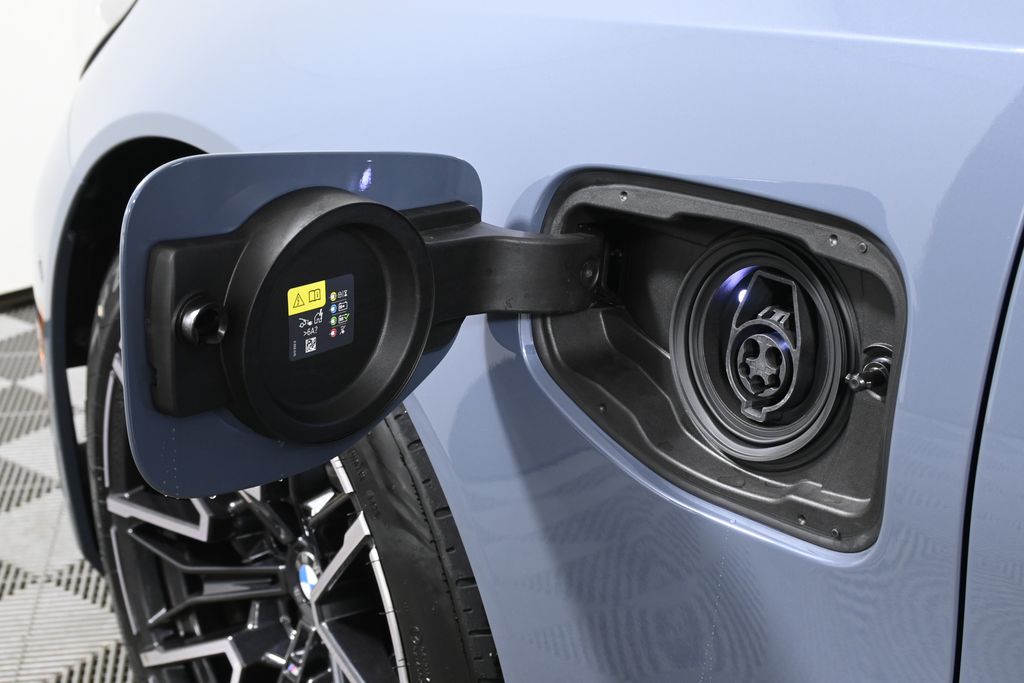 Thumbnail: 2026 BMW M5 - 15