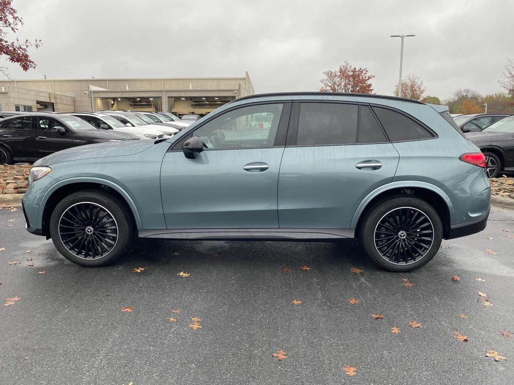 2025 Mercedes-Benz GLC 300 8