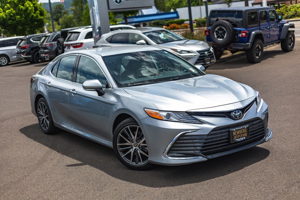2022 Toyota Camry XLE thumbnail 2