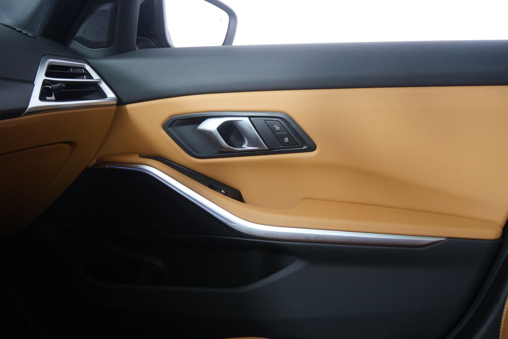 Thumbnail: 2025 BMW 3 Series - 25