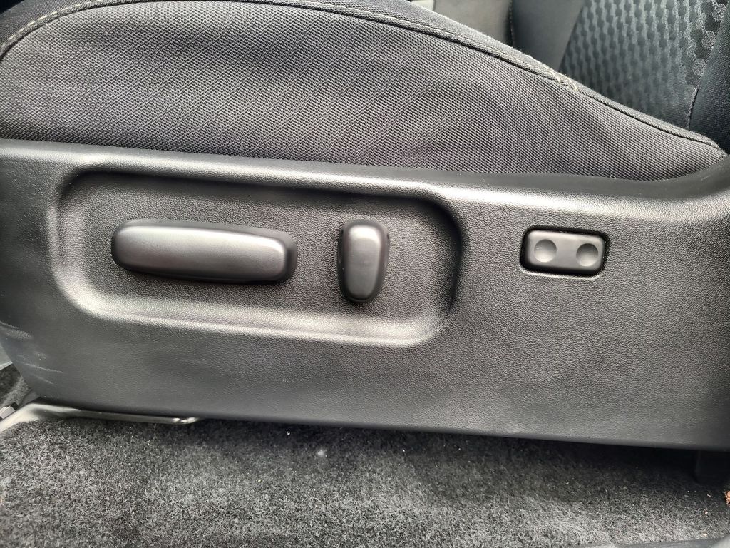2022 Toyota Tacoma SR5 12