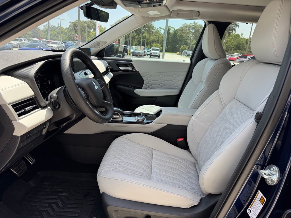 2025 Mitsubishi Outlander SEL photo 10