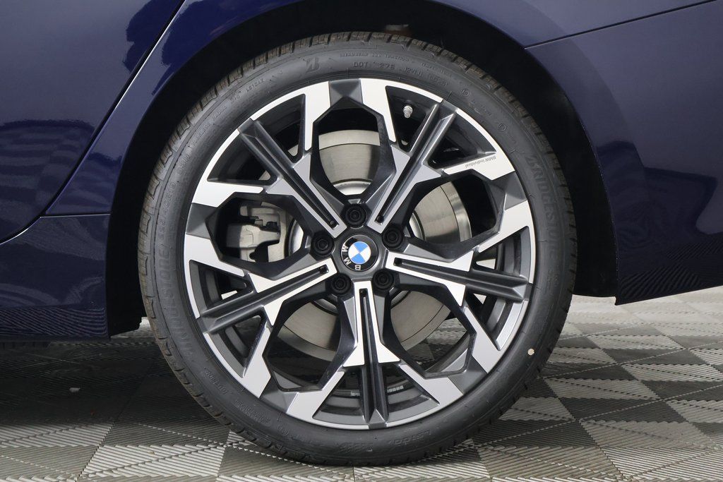 Thumbnail: 2026 BMW 3 Series - 10