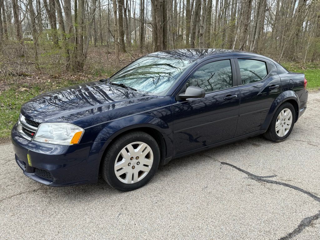 True Blue Pearlcoat 2014 Dodge Avenger SE FWD Sedan Front-Wheel Drive 4-Speed Automatic