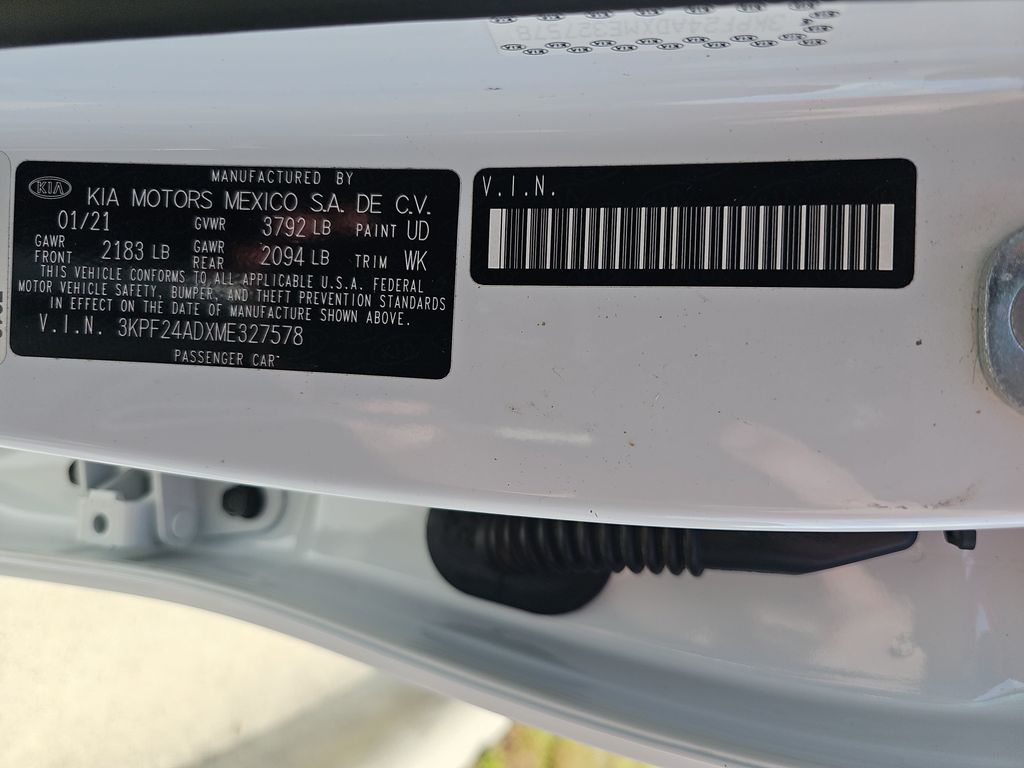 Used 2021 White Kia LXS image 32