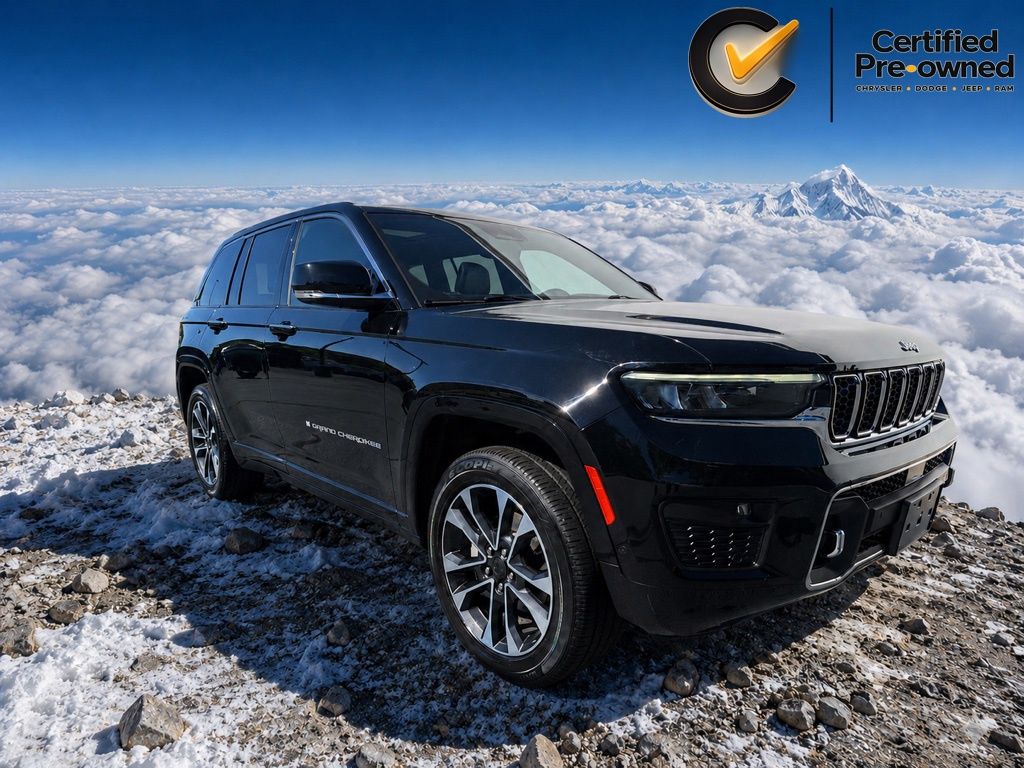 2022 Jeep Grand Cherokee Overland 4x4's photo