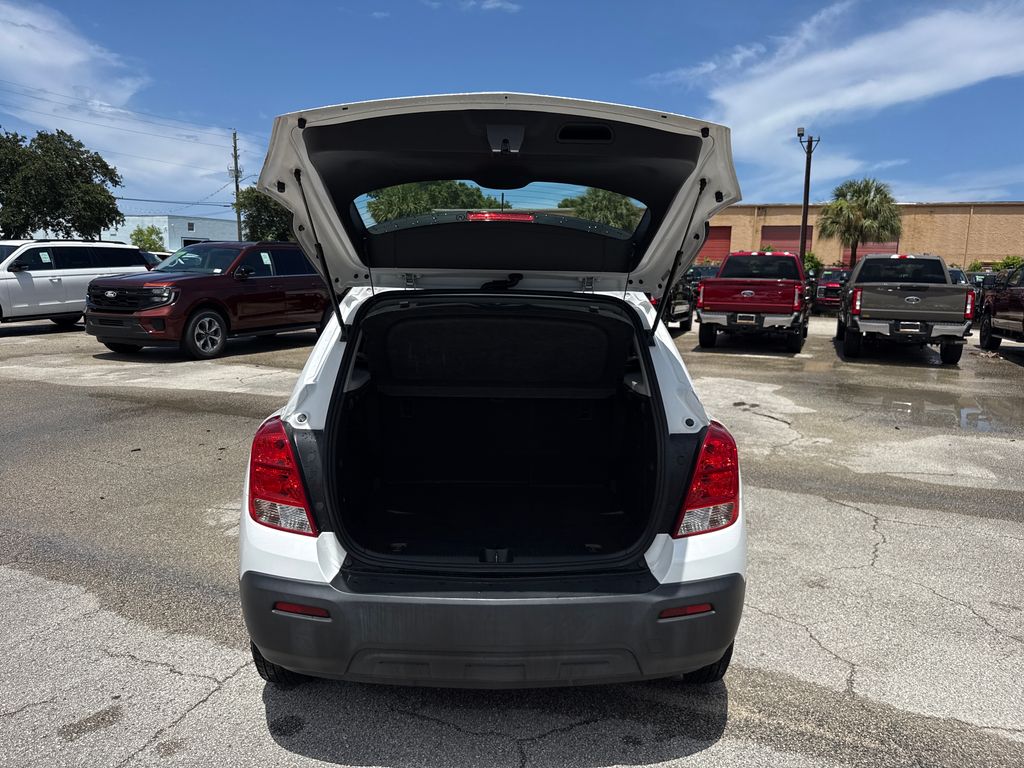 Used 2016 White Chevrolet LS image 27