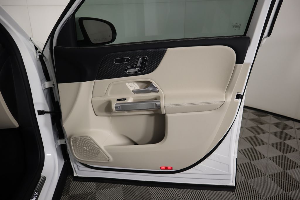 Thumbnail: 2025 Mercedes-Benz GLB - 26