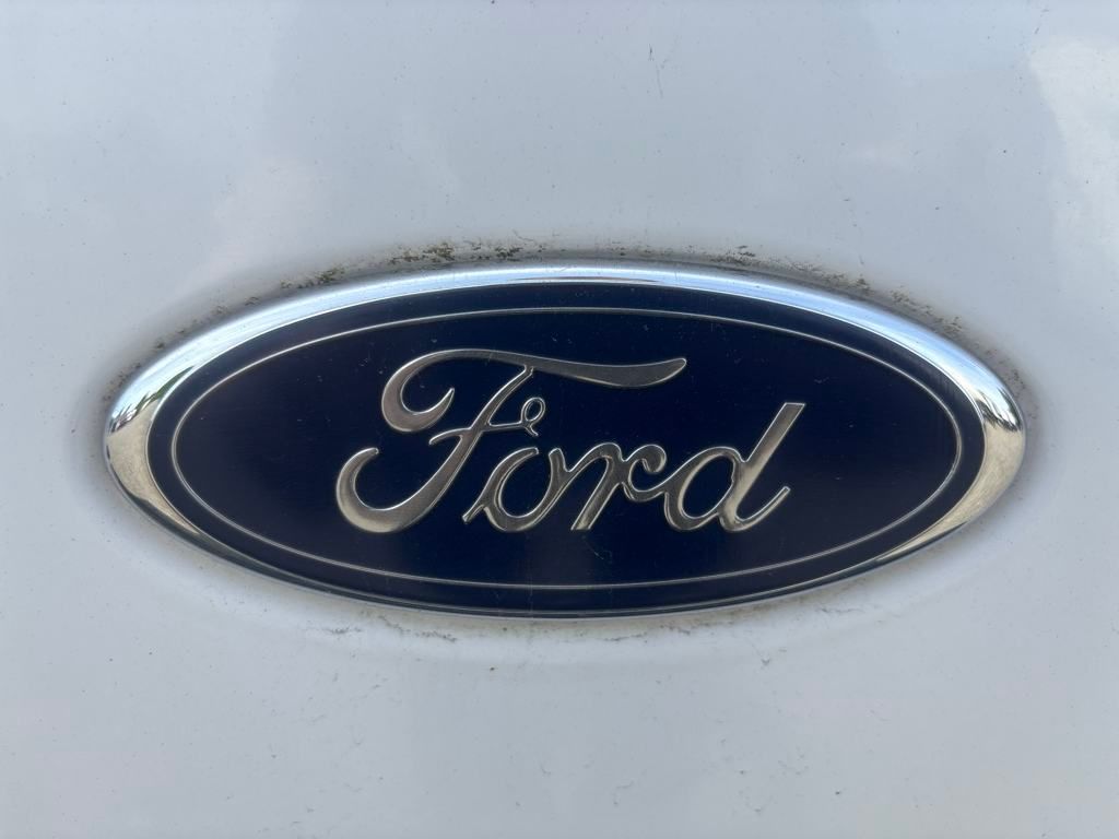 2005 Oxford White Ford Super Duty F-250 XLT 4X4 Truck