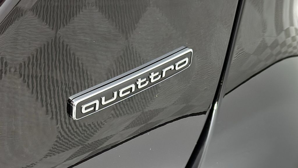 Thumbnail: 2025 Audi Q6 e-tron - 10