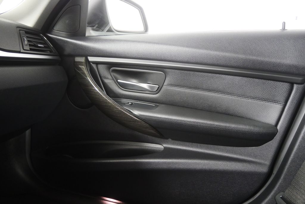 Thumbnail: 2015 BMW 3 Series - 26