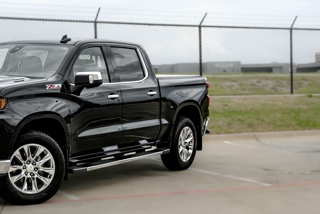 View vehicle photo 6