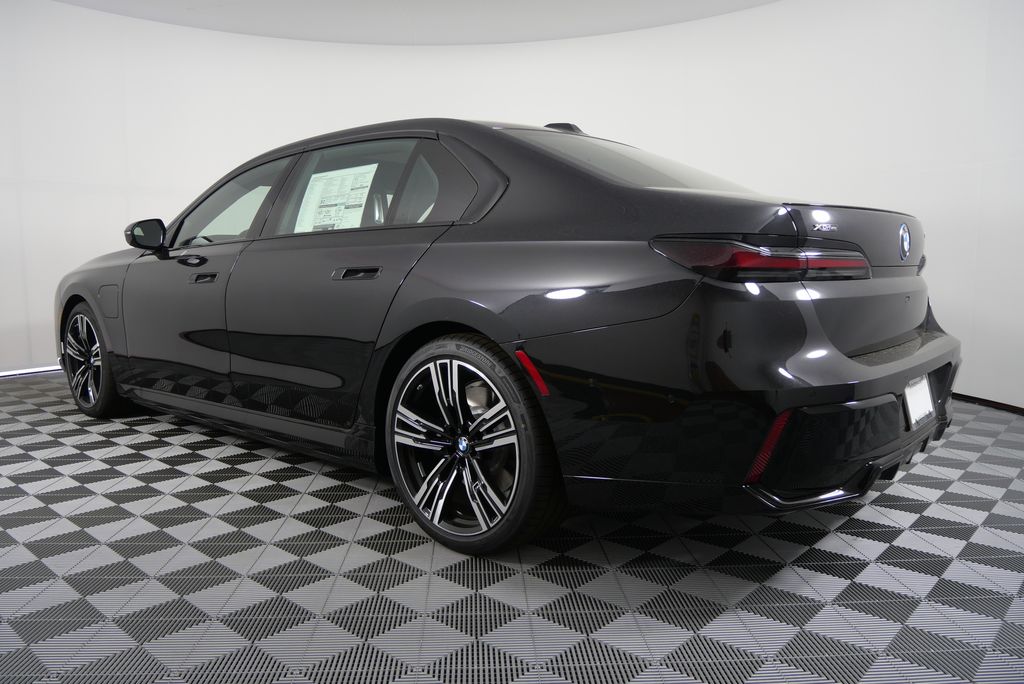 2025 BMW 7 Series 750e xDrive 5