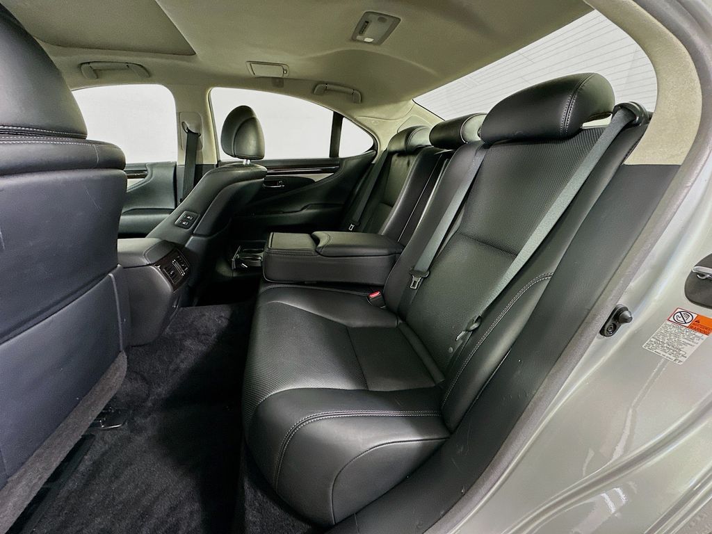 Thumbnail: 2016 Lexus LS - 23