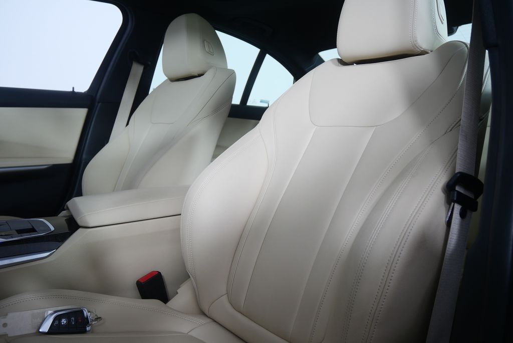 Thumbnail: 2020 BMW 3 Series - 10