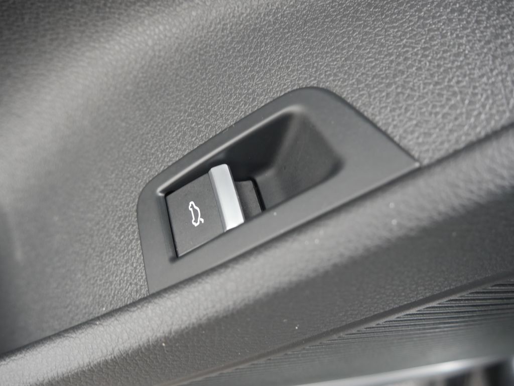 Thumbnail: 2023 Audi Q7 - 19