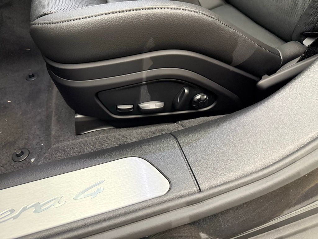 Thumbnail: 2026 Porsche Panamera - 12