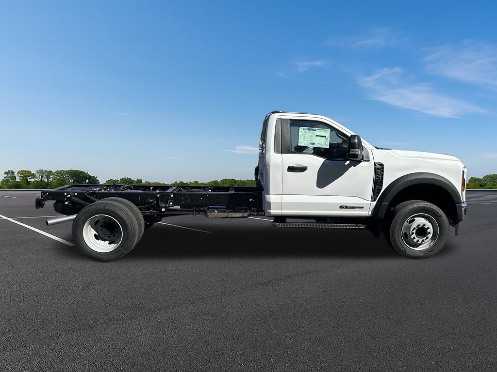 New 2025 Ford Super Duty F-600 Chassis Regular Cab (DRW) 169" Wheelbase XL