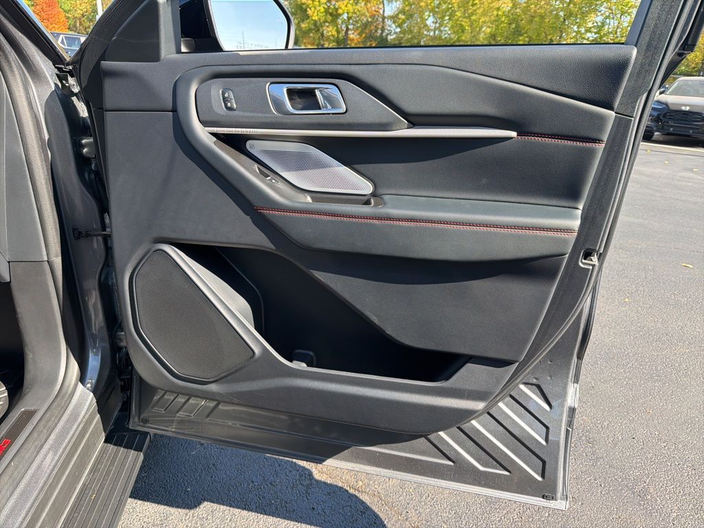 Thumbnail: 2025 Ford Explorer - 29