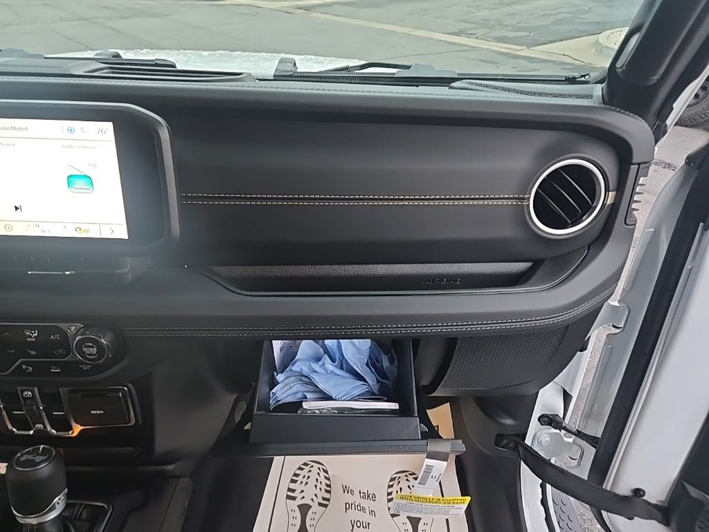 New 2025 White Jeep Sahara image 33