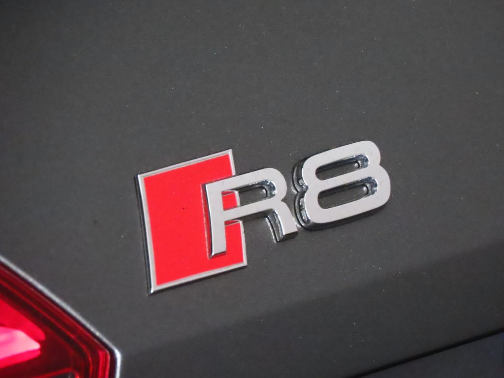 Thumbnail: 2018 Audi R8 - 12