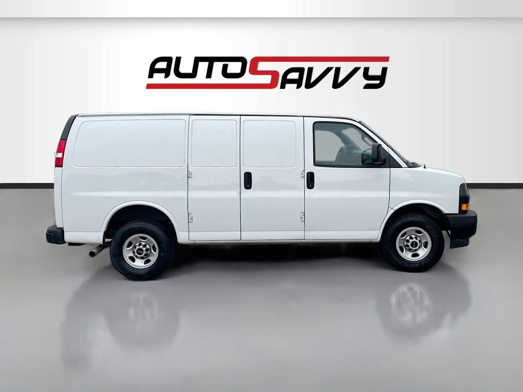 2023 GMC Savana 3500's photo
