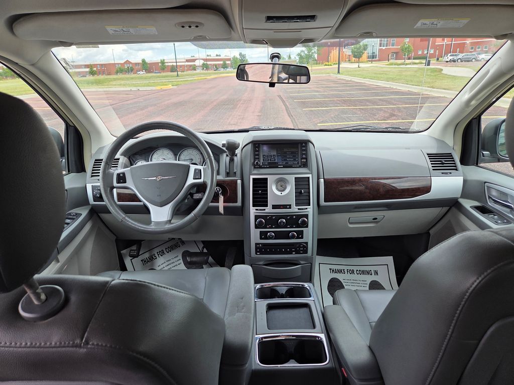 2010 Chrysler Town & Country Touring