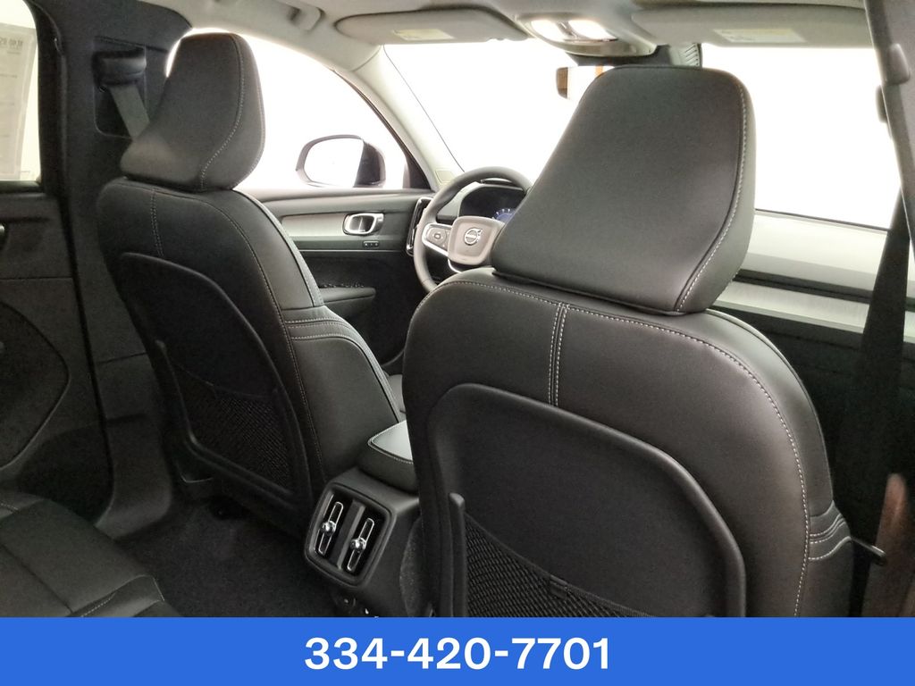 new 2025 Volvo XC40 car, priced at $37,599