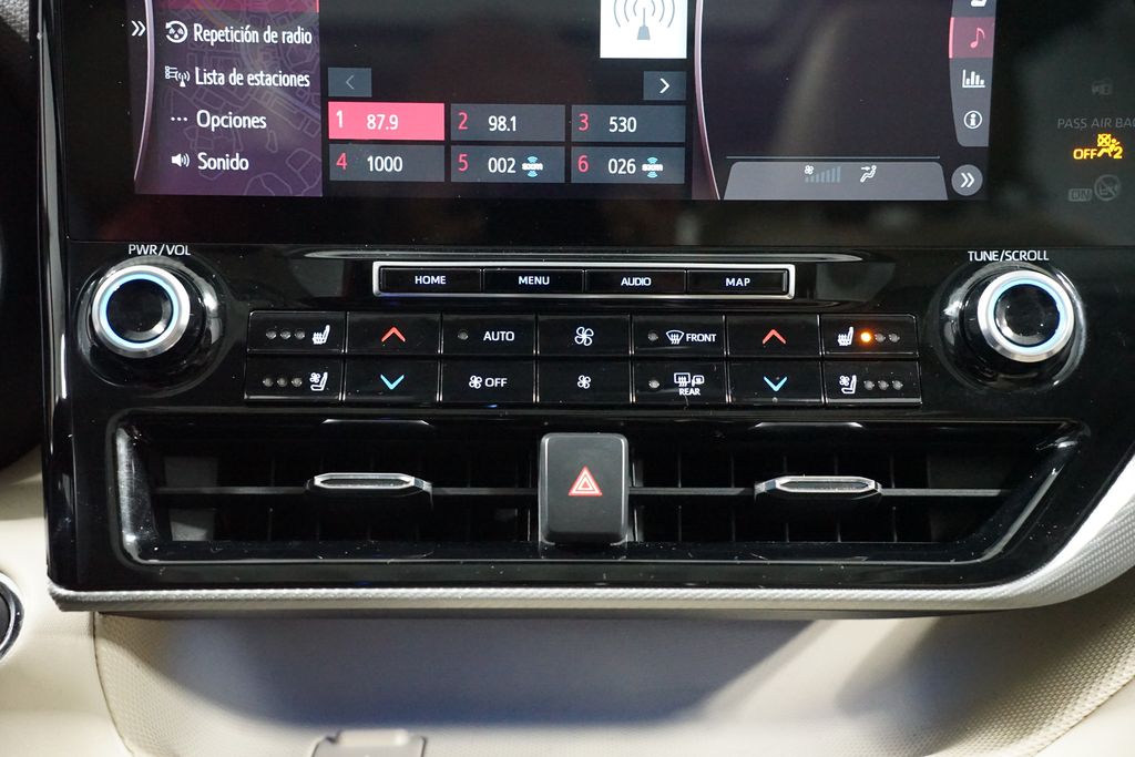 Thumbnail: 2022 Toyota Highlander - 21
